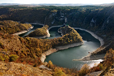 セルビアのユーバ川への行き方
